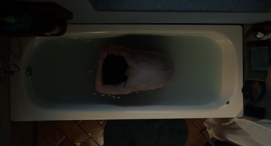 Scena nella vasca da bagno